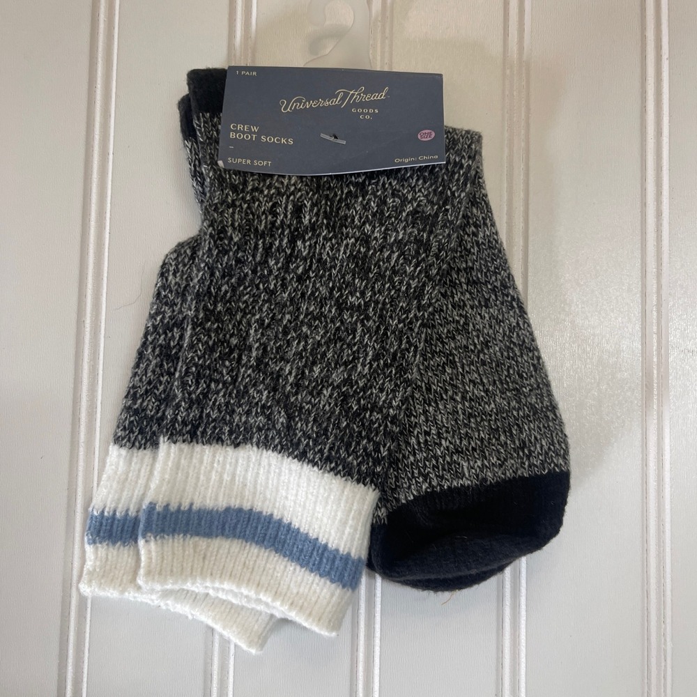 NWT Universal Thread Womens Crew Boot Socks Marled Gray‎ White One Size